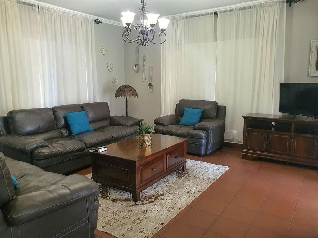 Micasa Sucasa Guesthouse Lephalale المظهر الخارجي الصورة